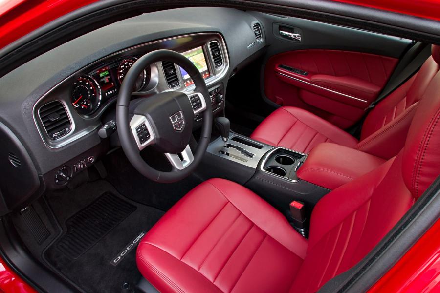  Dodge Charger 2012 года  (фото 2 из 7)